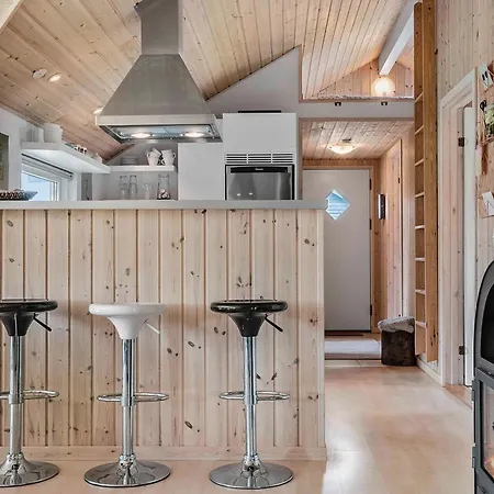 Дом отдыха Luxurious Family-friendly With Стеге